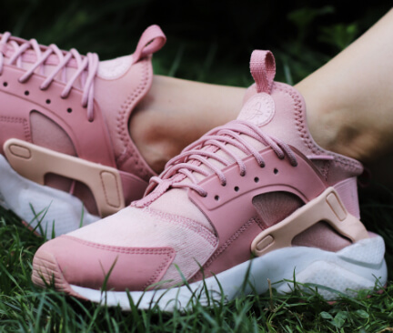 Nike Huarache damesschoenen in de kleur roze