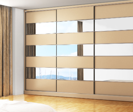 Moderne houten zweefdeur kast met spiegels in een slaapkamer