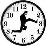 Monty Python inspireerde dwaze wandeling wandklok, ministerie van Silly Walks Clock, Wall Clock British Comedy geïnspireerde, creatieve wandklok kunstwerk,zwart
